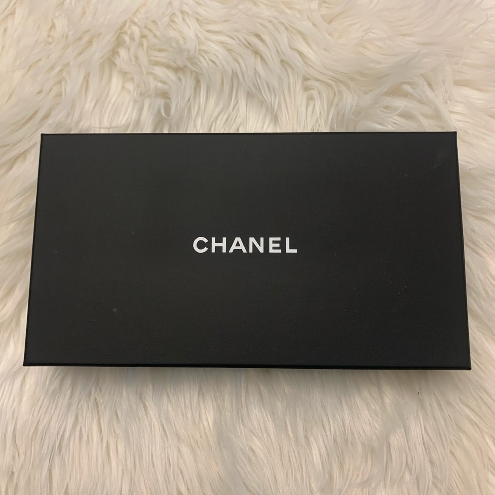 With tags ✨Chanel caviar timeless wallet on chain - Picture 3 of 16